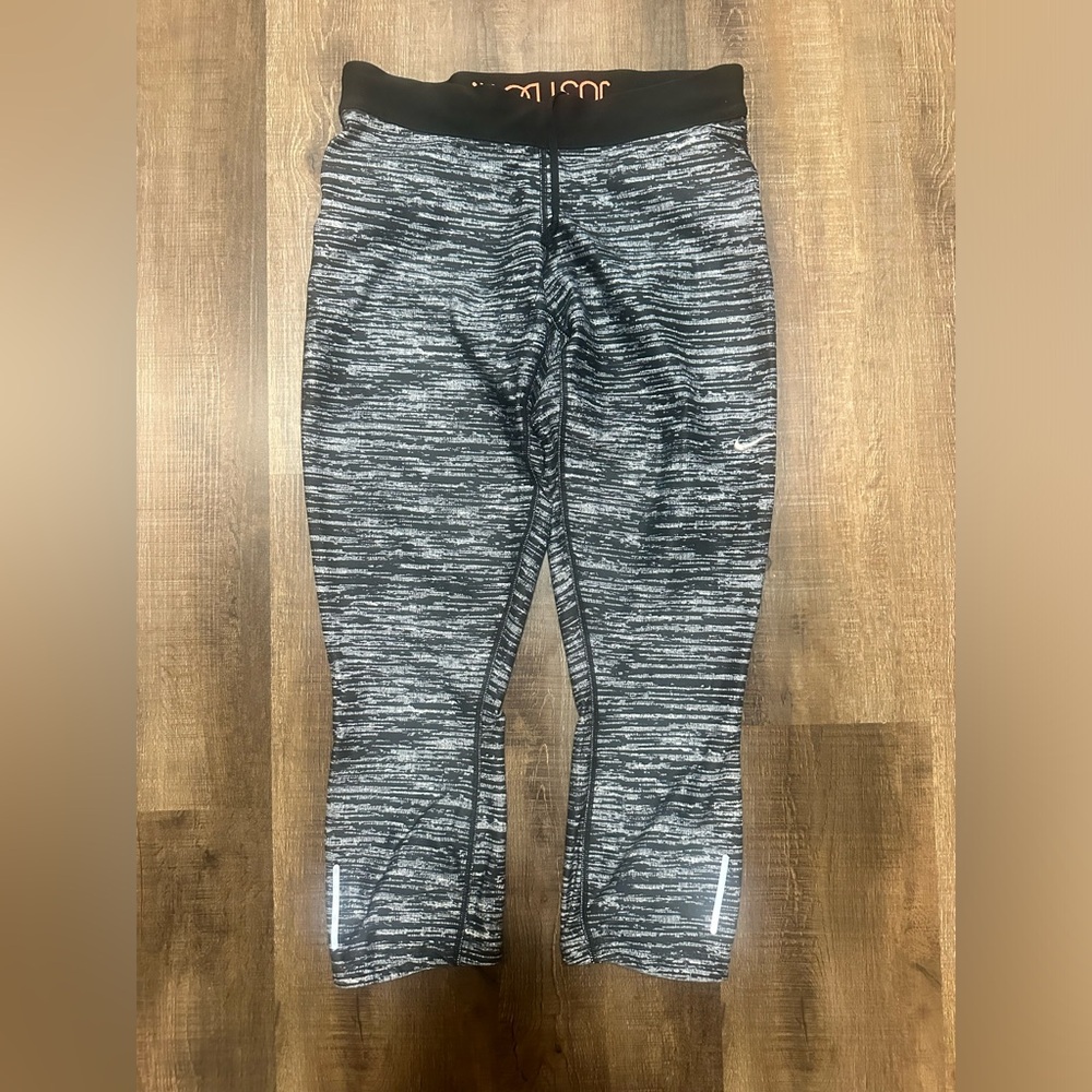 Nike gray‎ white capris medium